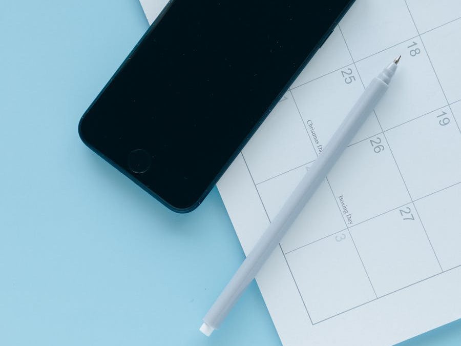 The Print Lord Guide to Choosing the Right Calendar for Your Business